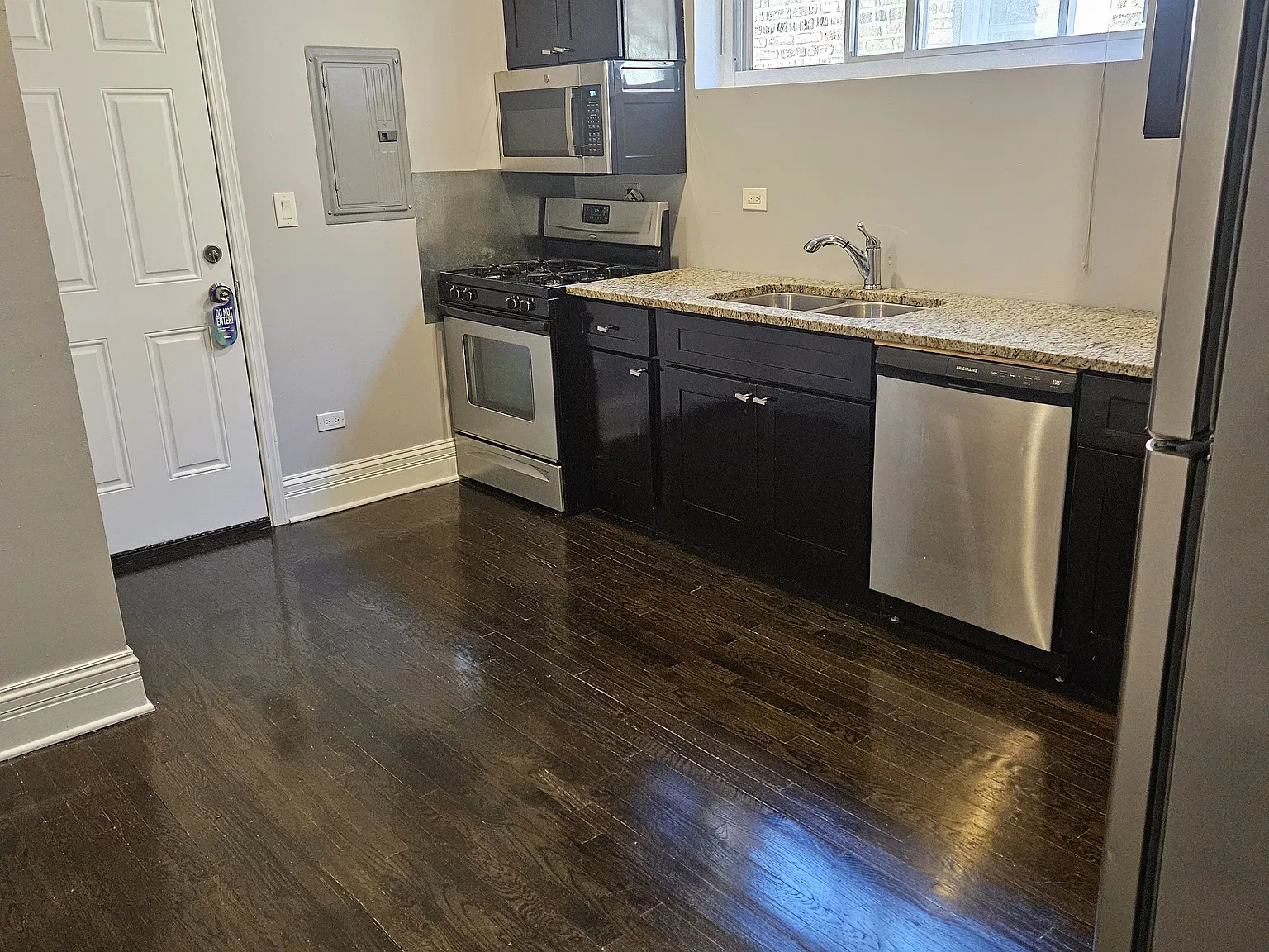 7920 S Langley Ave — Photo 2