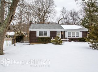 85 Elliot Ave, Lake Grove, NY 11755