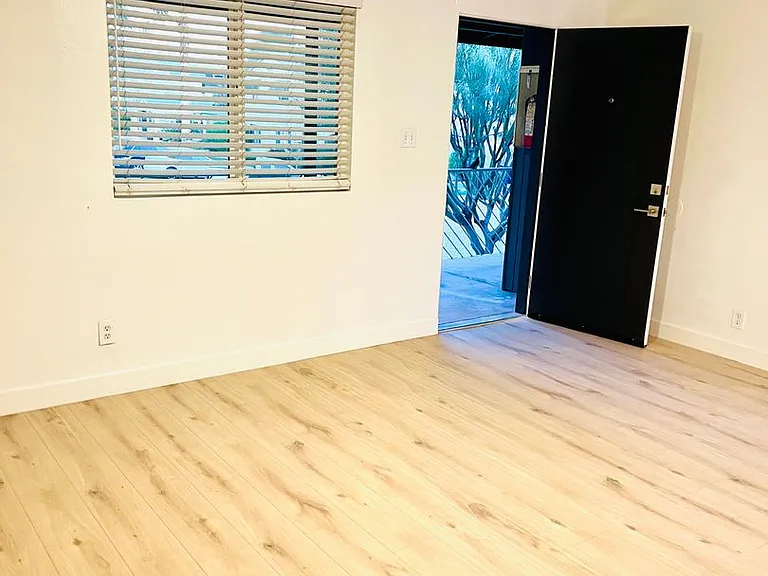 530 E Mariposa St — Photo 13