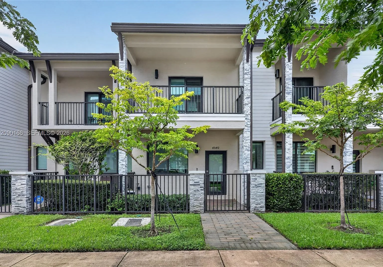 Downtown Doral South Phas — Photo 1