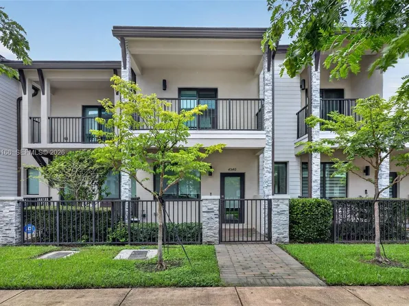4540 NW 83rd Path, Doral, FL 33166