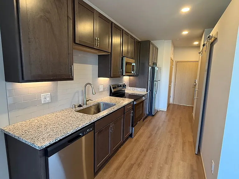 Mira Apartments — Photo 13