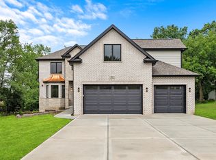 8811 W 103rd St, Palos Hills, IL 60465