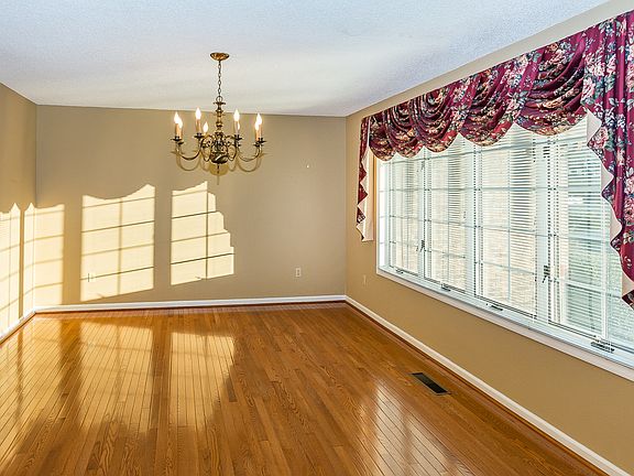 5th image of 248 Moody Ln