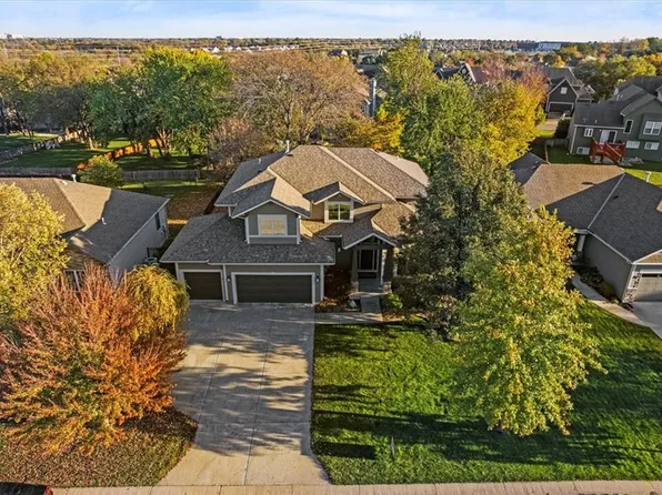 2307 W Piatt Ln, Olathe, KS 66061