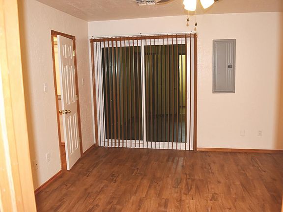 2nd image of 1401 NW Dearborn Ave APT A