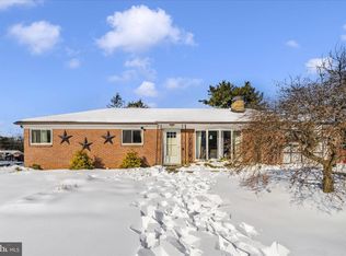 11812 Robinwood Dr, Hagerstown, MD 21742