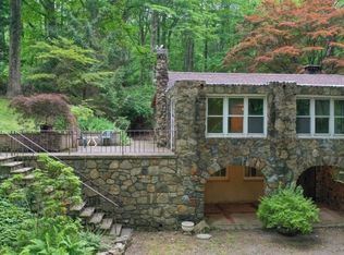 2 Derry Run Ln, Glen Gardner, NJ 08826