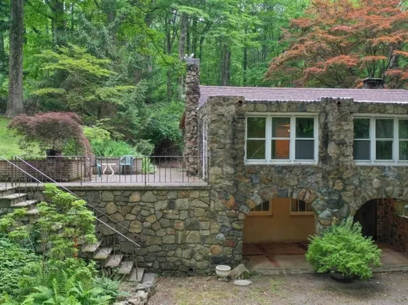2 Derry Run Ln, Lebanon Twp., NJ 08826