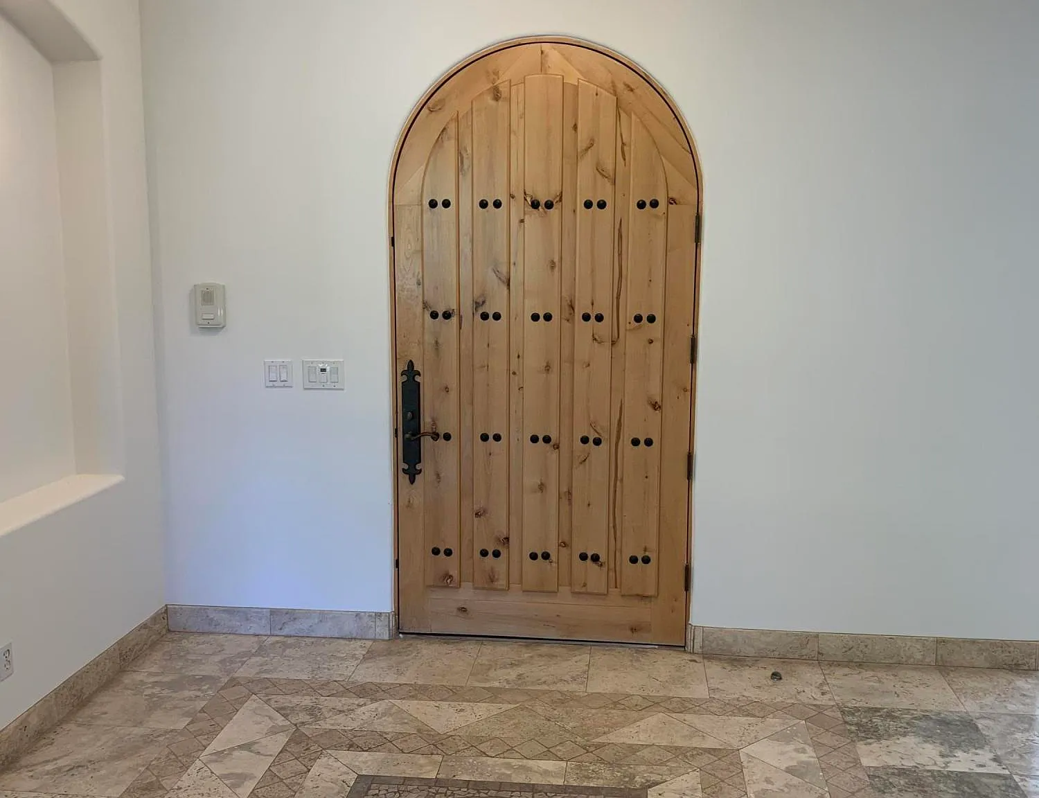5 bed, 5.5 bath, 5257 sqft, $9,500 — Photo 4