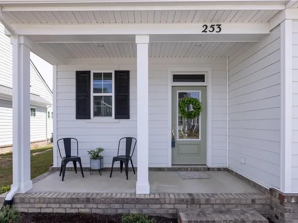 253 McCormick Dr, Suffolk, VA 23434