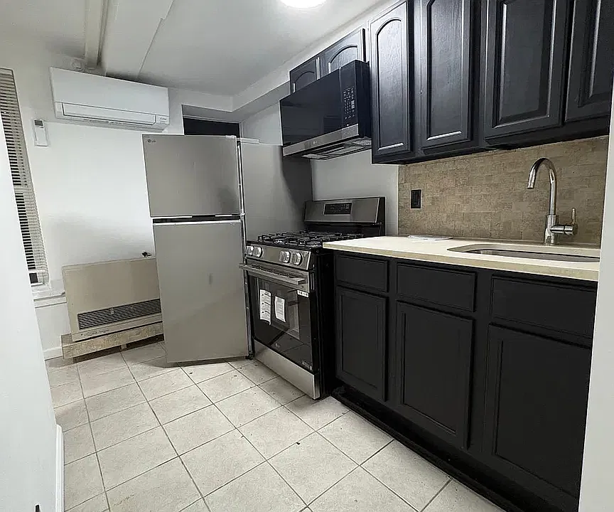 572 E New York Ave #1B