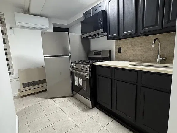 572 E New York Ave #1B, Brooklyn, NY 11225