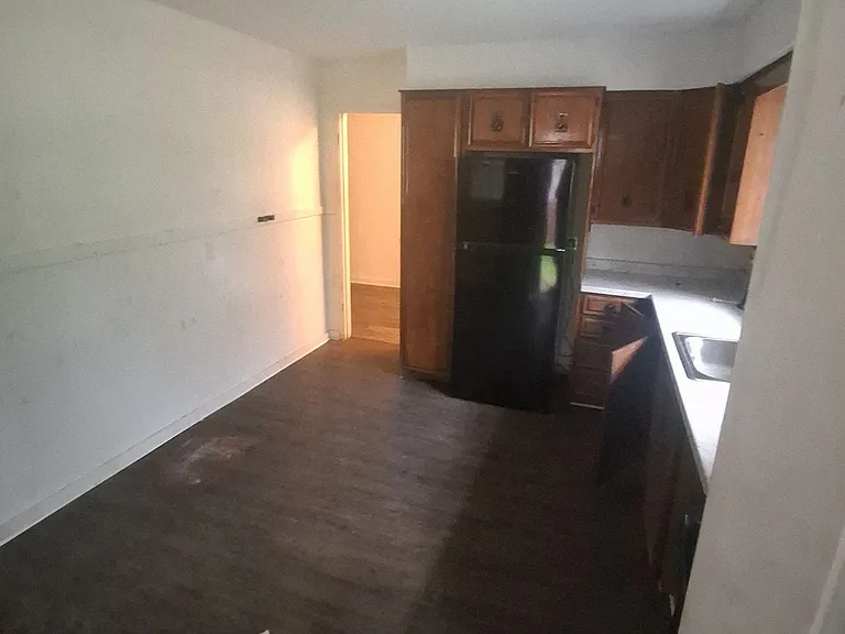 3058 Woodside Dr — Photo 2