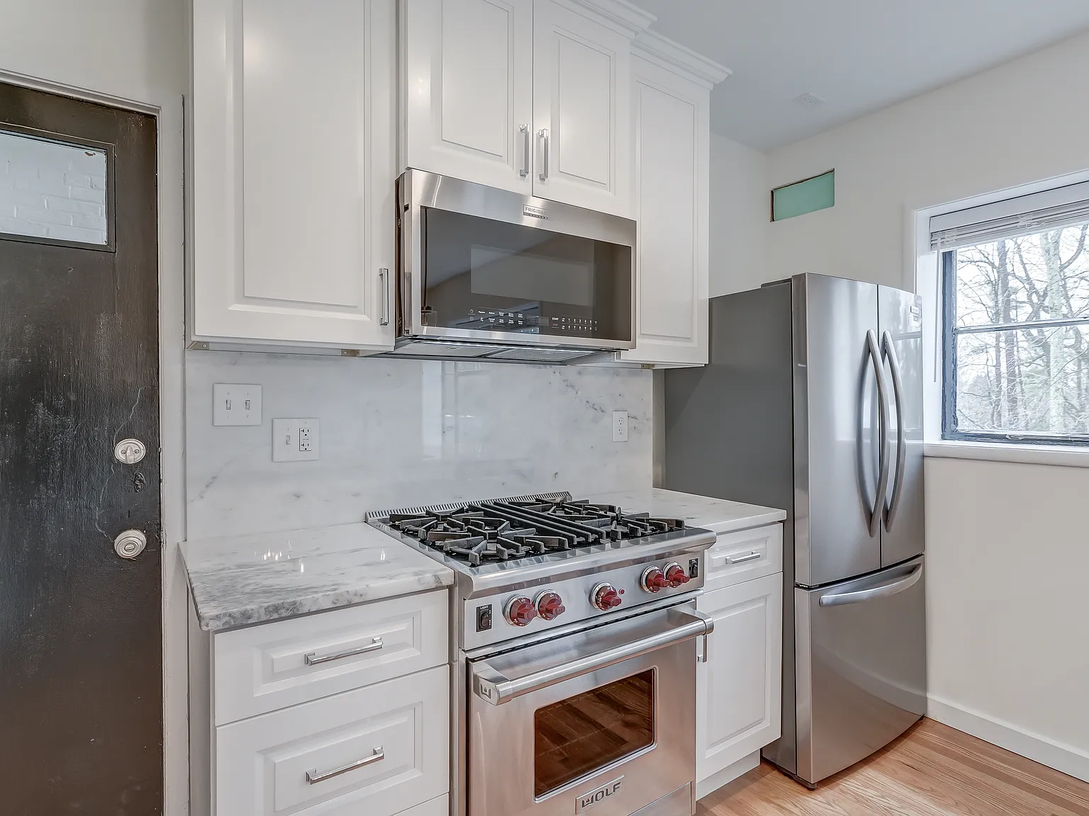 2 bed, 850 sqft, $2,300 — Photo 3