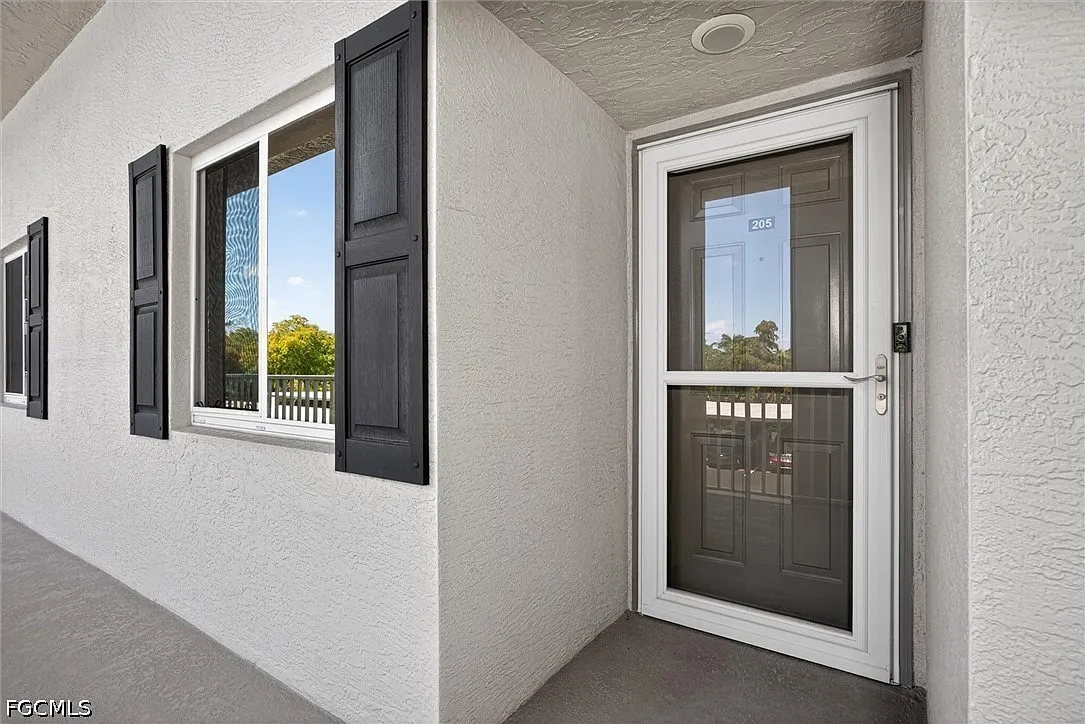 2 bed, 2.0 bath, 967 sqft, $4,000 — Photo 2
