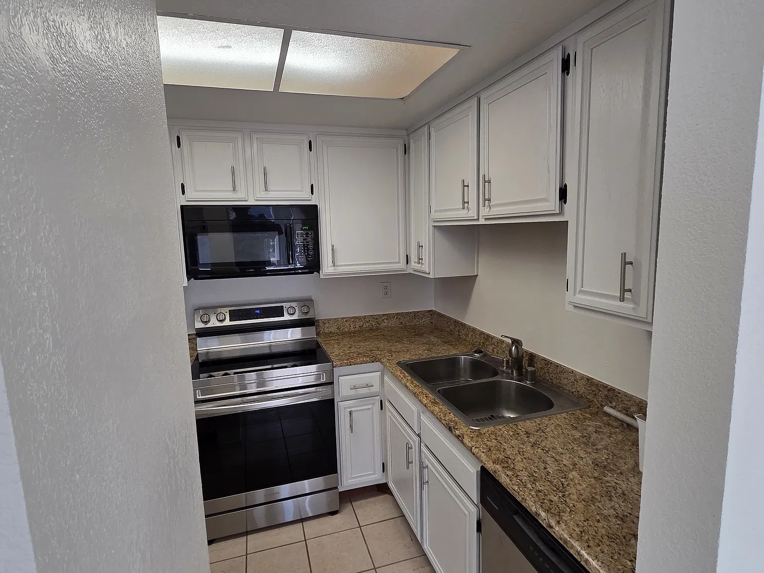 2 bed, 1176 sqft, $3,450 — Photo 4