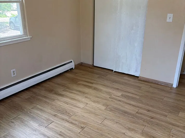 1015 York Ave — Photo 23