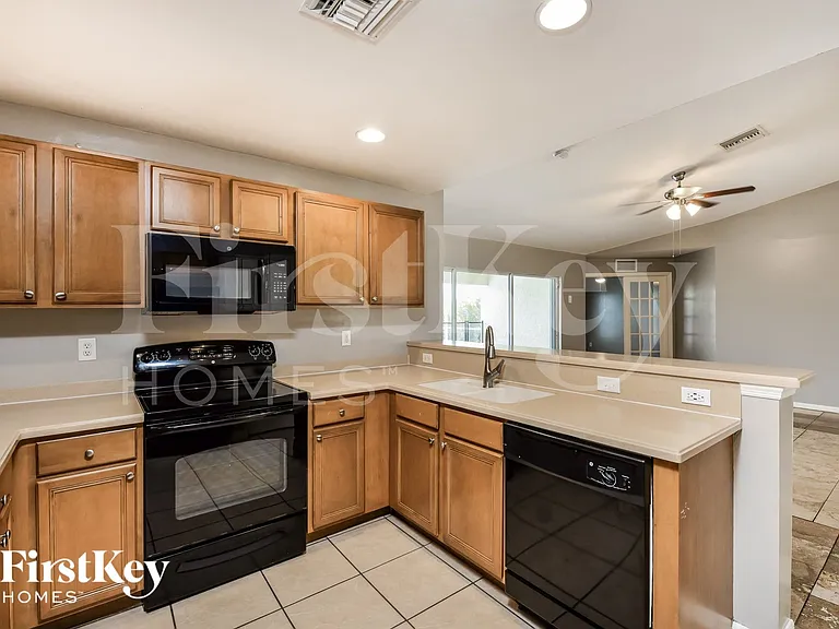 1035 NW 16th Pl — Photo 6