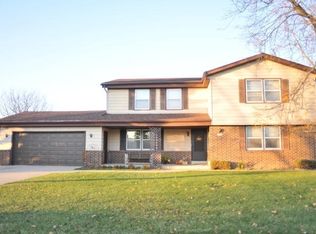 10218 W Beacon Hill Dr, Franklin, WI 53132