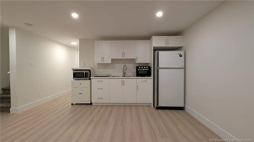 1 bed, 1.0 bath, 715 sqft, $1,150 — Photo 2
