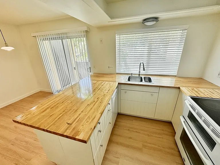 7958 Mission Center Ct #L — Photo 4