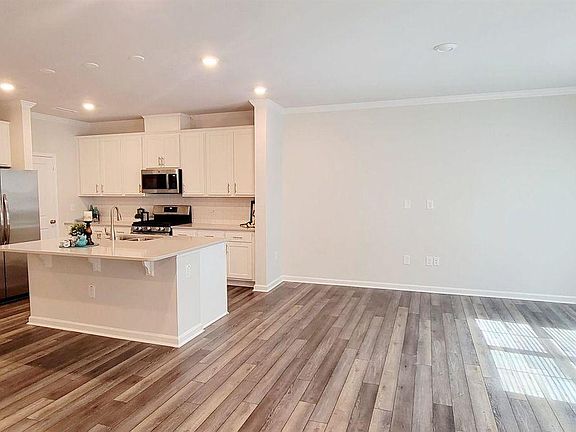 4th image of 304 Hazy Hills Ln