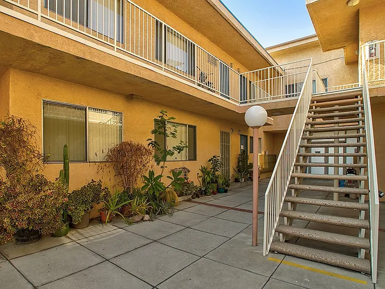 Open air courtyard at Woodbridge Park Apartments.