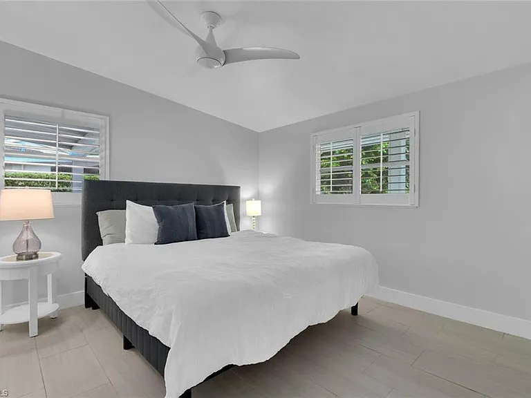 2048 Harbor Ln — Photo 14