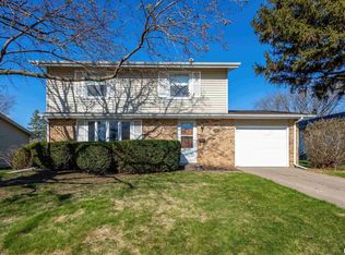 2904 Avalon Dr, Bettendorf, IA
