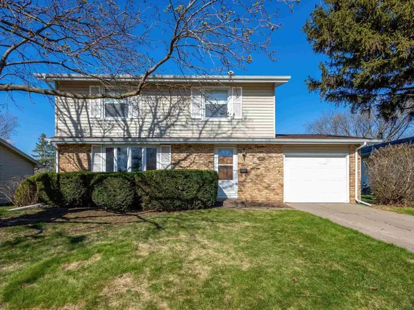 2904 Avalon Dr, Bettendorf, IA 52722