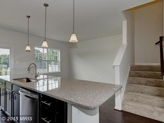 5th image of 1102 Curtis Way