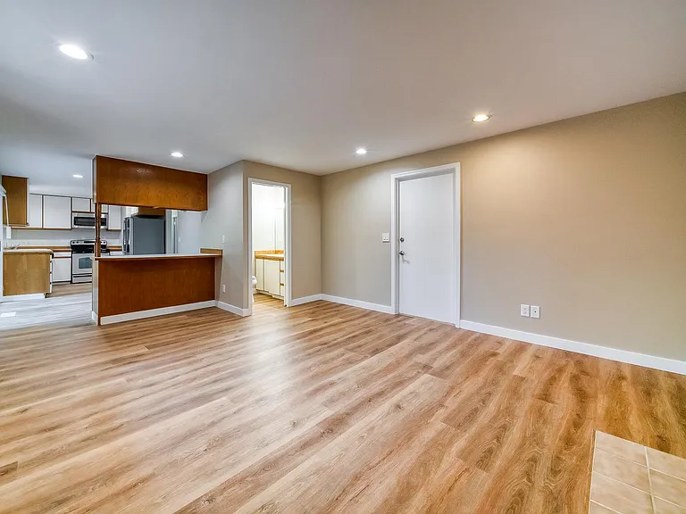 16711 NE 21st St — Photo 14