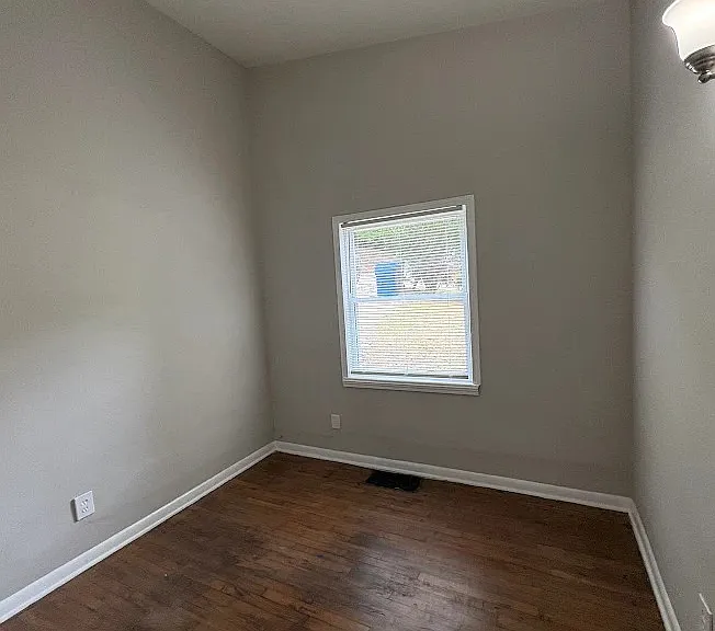 1648 Mary George Ave NW — Photo 10