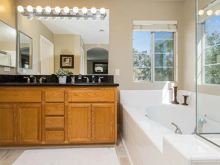 2527 Aurora Ln — Photo 13