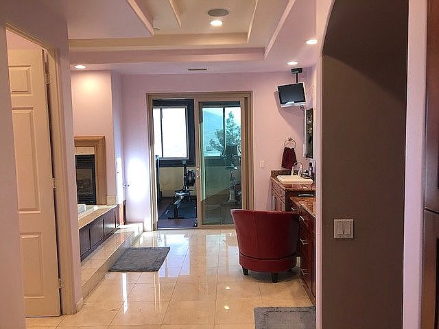 Master Bathroom/ Glass enclo