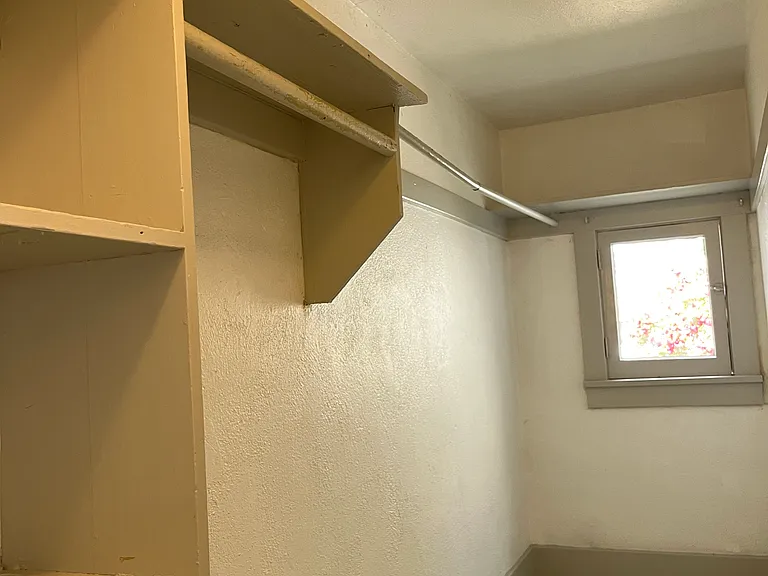 walk-in closet