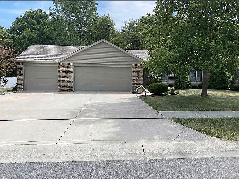 1st image of 215 Cranberry Run