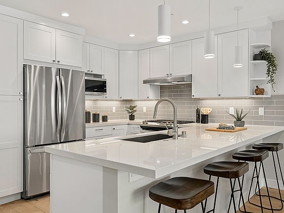 4th image of 30 Hermosa Ave #203