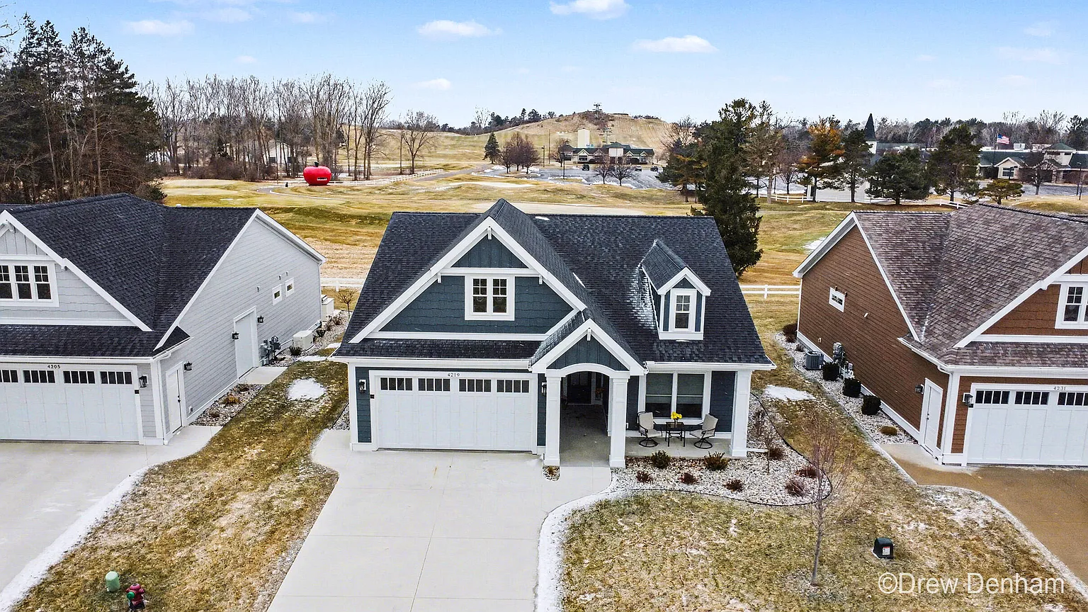 4219 Village Green Dr photo 1
