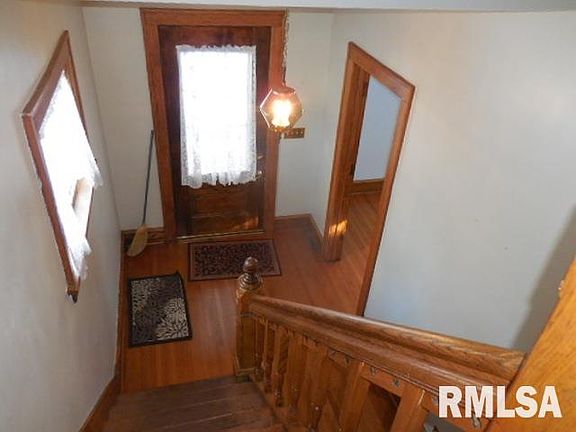 3rd image of 960 N Cherry St