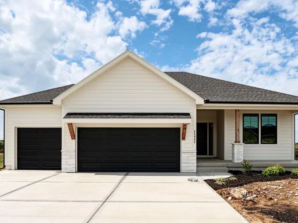 25995 W 140th St, Olathe, KS 66061
