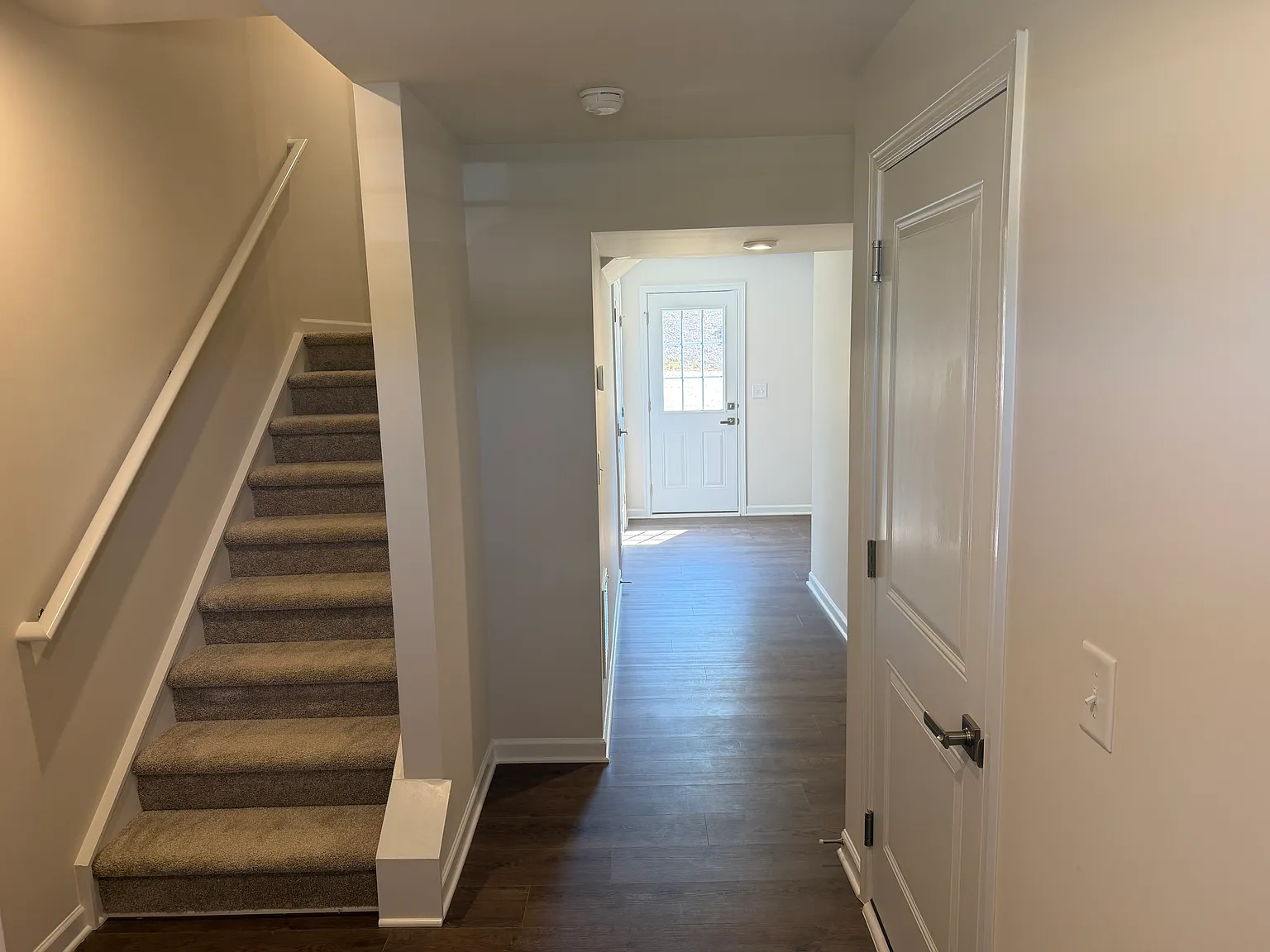 3 bed, 2.5 bath, 1564 sqft, $1,900 — Photo 3