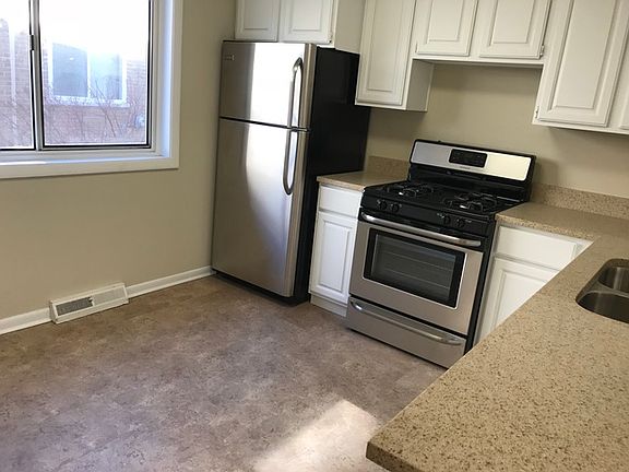 5th image of 614 S Milwaukee Ave APT B