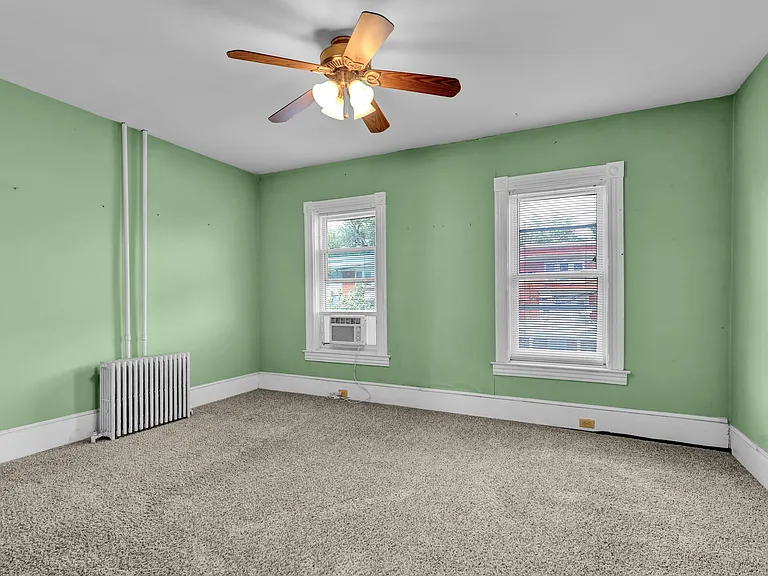 744 E Chestnut St — Photo 21