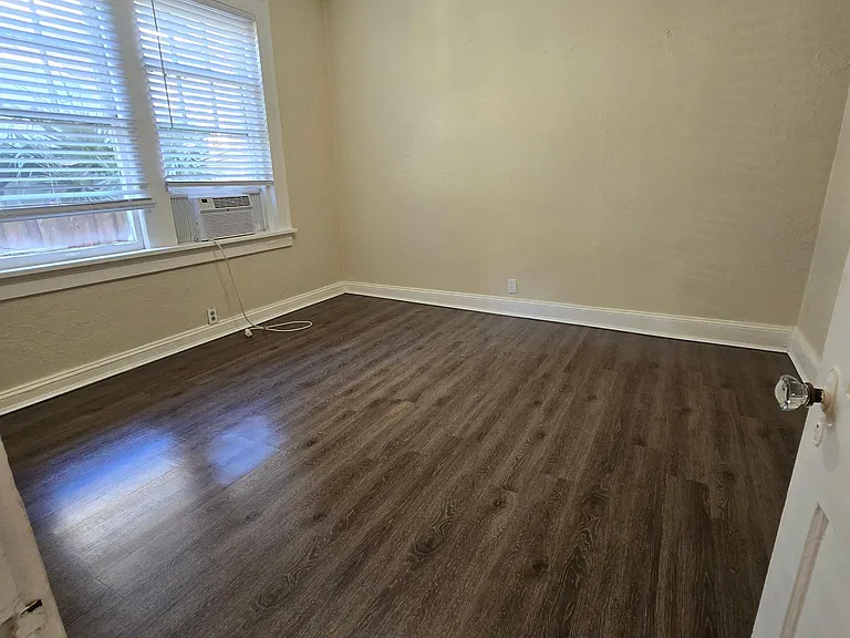 611 W Horatio St #3 — Photo 4