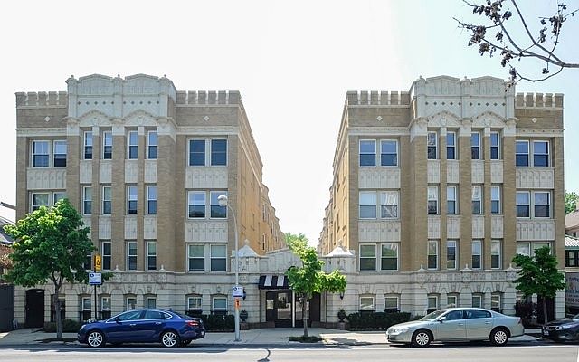 1st image of 4240 N Clarendon Ave APT 302N