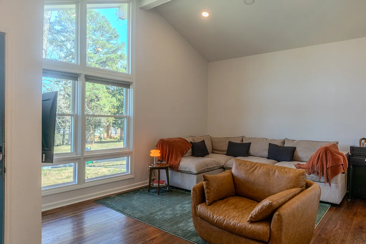 Building Photo - 3956 Irvington Dr