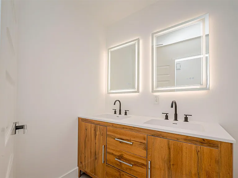 3010 Bandell Dr — Photo 15