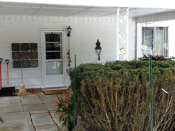 5th image of 11 Lakeview Dr N